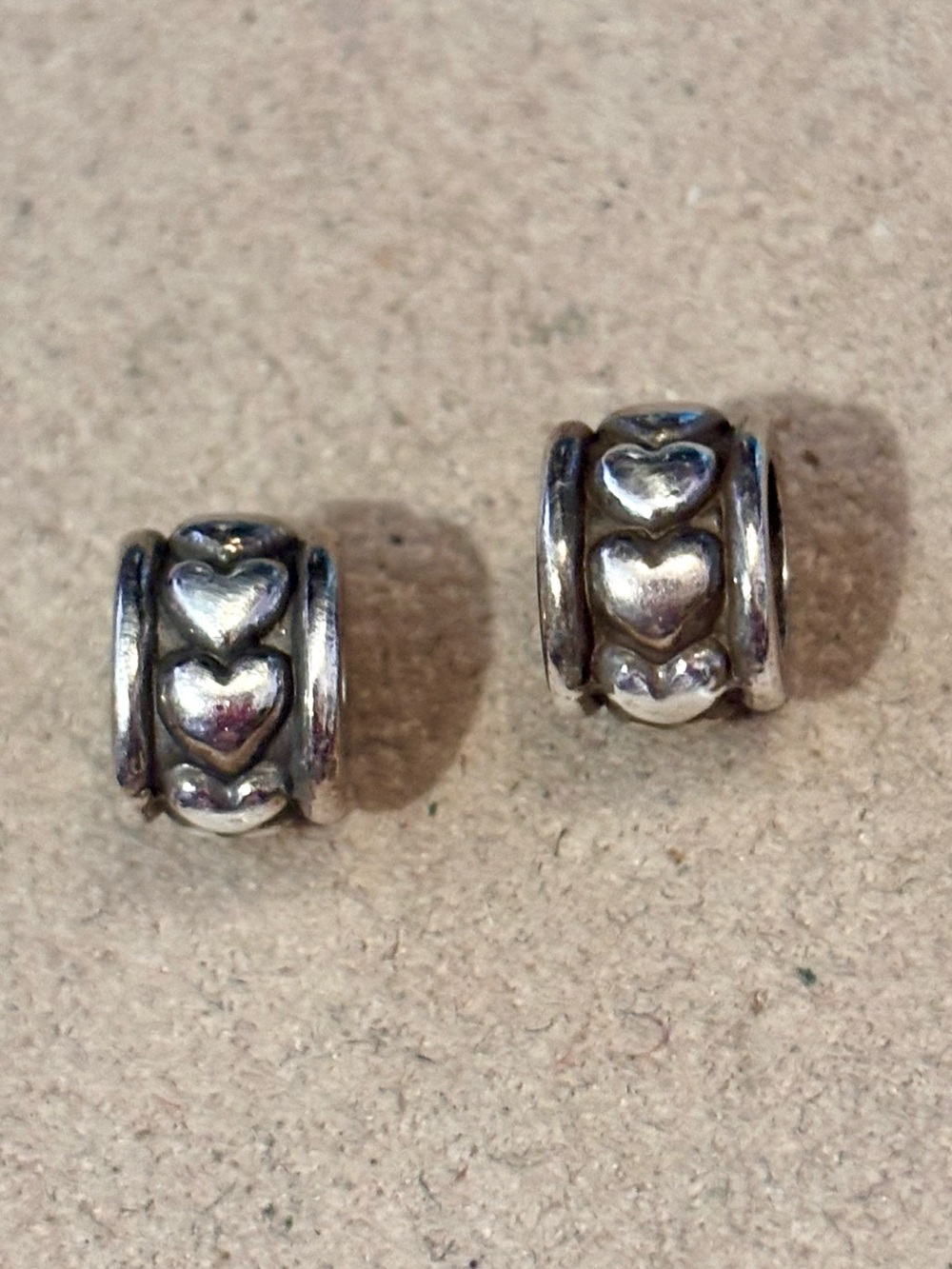 🆕Listing! Two Brighton Hearts Spacers Narrow silver beads with raised hearts